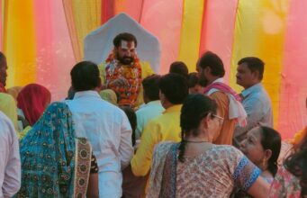 गुरु पूर्णिमा के पावन अवसर पर शिष्यों का लगा रहा तांता