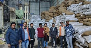 खिरवा हरद्वारा स्थित कान्हा राइस मिल के गोदाम के सत्यापन में मिलीं 1383 क्विंटल धान कलेक्टर श्री तिवारी द्वारा गठित संयुक्त जांच दल द्वारा कार्रवाइयों का सिलसिला जारी मंडी प्रावधानों के तहत मांगें गये दस्तावेज और अभिलेख