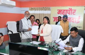 महापौर श्रीमती सूरी की पहल पर निगम कार्यालय में पहली बार आयोजित हुई महापौर जनसुनवाई आमजनों की 26 शिकायतों एवं समस्याओं को सुनकर महापौर ने दिए त्वरित निराकरण के दिए निर्देश 9 प्रकरणों पर हुई त्वरित कार्यवाही, प्रदान किये गए प्रमाण पत्र