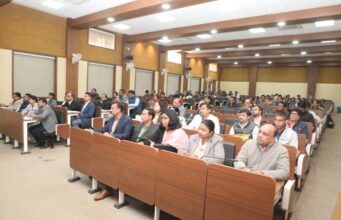 पानी की टंकियों और पेयजल स्त्रोतों की साफ-सफाई करायें- कलेक्टर श्री तिवारी पीएम स्वनिधि योजना के अंतर्गत लंबित प्रकरणों में करें ऋण वितरित ईएचआरएमएस पोर्टल पर पटवारियों को ऑनबोर्ड कराने समय-सीमा बैठक में कलेक्टर ने दिये निर्देश