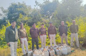 अवैध मदिरा निर्माण, विक्रय एवं परिवहन के विरुद्ध हुई बड़ी कार्यवाही 1 लाख 27 हज़ार से अधिक की हाथ भट्टी मदिरा एवं महुआ लाहन जब्त आबकारी अधिनियम के 10 प्रकरण पंजीबद्ध