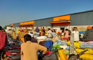 शासकीय धान उपार्जन केंद्र पहाड़ी के अंतर्गत खजरी टोला मोहल्ला वेयरहाउस में फैला करंट किसान एवं मजदूर की जान जा सकती है