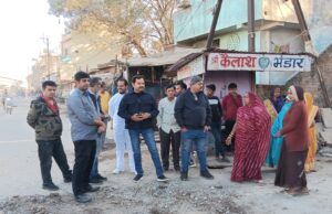 निगम अध्यक्ष मनीष पाठक नें सागरपुल से लक्ष्मी पान भंडार तक मुख्य मार्ग का किया निरीक्षण जनसुविधा और श्रद्धालुओं की आस्था सर्वोपरि सीवर कार्य 24 घंटे में पूर्ण करने के निर्देश, सड़क निर्माण होगा शीघ्र प्रारंभ- मनीष पाठक