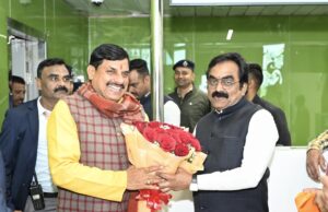 मुख्यमंत्री डॉ यादव का डुमना विमानतल पर आत्मीय स्वागत