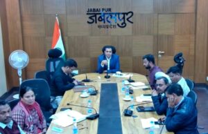 सीएम हेल्पलाईन से प्राप्त शिकायतों का त्वरित निराकरण करें राजस्व अधिकारियों को कलेक्टर के निर्देश