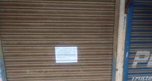 बकाया वसूली को लेकर निगम प्रशासन की सख्ती : किराया जमा नहीं करने पर तीन दुकानों में हुई तालाबंदी की कार्यवाही