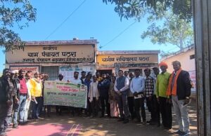 कृषक कल्याण वर्ष-2026” कृषि रथ से किसानों को फसलों में संतुलित उर्वरक एवं नवीन तकनीकों की दी गई जानकारी ई-टोकन के माध्यम से उर्वरक वितरण की नवीन प्रणाली से कराया अवगत