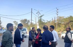 निगमायुक्त ने अधिकारियों की टीम के साथ एक दर्जन से अधिक स्थलों का किया सामूहिक परीक्षण निगम की संपत्तियों का रिनोवेशन करवा के आय के स्रोत बढ़ाने की दिशा में करें आवश्यक कार्यवाही – निगमायुक्त दीनदयाल रसोई घर की व्यवस्थाएं दुरुस्त रखने के साथ ही बरगवां स्कूल के जर्जर भवन को हटाने अधिकारियों को दिए निर्देश