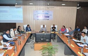 नगर निगम द्वारा संचालित प्रोजेक्टों मे रूचि नहीं लेने वाले कंसल्टेंट कंपनियों को करें ब्लैकलिस्ट- श्री दुबे कार्यों को गुणवत्तापूर्ण ढंग से तय समय-सीमा में करें पूरा- अपर मुख्य सचिव श्री दुबे लापरवाही बरतने पर सहायक यंत्री की दो वेतन वृद्धि रोकने के दिए निर्देश जिला पंचायत में आयोजित बैठक में अपर मुख्य सचिव ने विभागीय कार्यो एवं गतिविधियों की समीक्षा कर प्रगति लानें अधिकारियों को दिए निर्देश