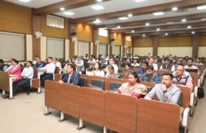 सी.एम. हेल्पलाईन की शिकायतों का गुणवत्ता पूर्ण निराकरण सुनिश्चित हो जन्म-मृत्यु प्रमाण पत्र और आयुष्मान कार्ड बनाने के कार्य में गति लाएं संकल्प से समाधान अभियान के शिविरों में पहुंचे अधिकारी समय-सीमा बैठक में कलेक्टर श्री तिवारी के निर्देश