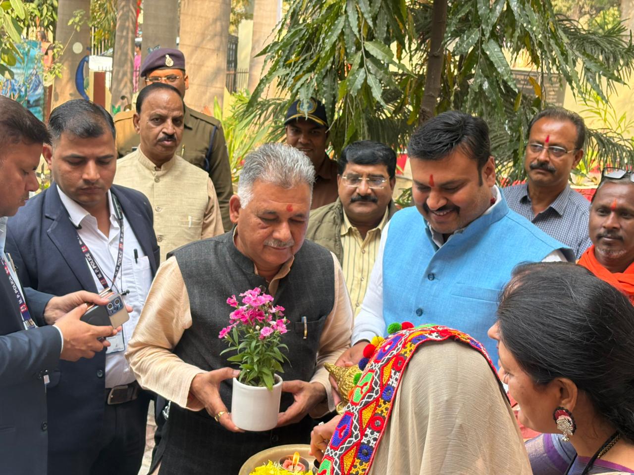 विकसित भारत @2047 के संकल्प को पूरा करने में युवाओं की भूमिका महत्वपूर्ण: कैबिनेट मंत्री श्री परमार मानकुंवर बाई महिला महाविद्यालय के वार्षिक स्नेह सम्मेलन 'उमंग' में शामिल हुए मंत्री श्री परमार