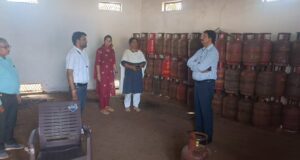 कलेक्टर श्री तिवारी के निर्देश पर ज़िले भर में गैस एजेंसियों का औचक निरीक्षण और जांच जारी