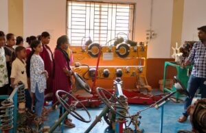 बेटी बचाओ बेटी पढ़ाओ अभियान के अंतर्गत विज्ञान दिवस पर छात्राओं ने किया शासकीय आई.टी.आई. का भ्रमण