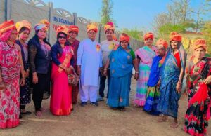 स्व्0 बच्चन नायक वृद्धाश्रम धाम मे आत्मीय भव्य सम्मान समारोह समाजसेवी व अधिवक्ता रेखा अंजू तिवारी के नेतृत्व में बुजुर्ग मातृशक्तियों को रोली तिलक, पगड़ी व मोतियो की माला पहनाकर किया सम्मानित..