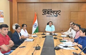 कलेक्टर श्री सिंह ने एलपीजी की आपूर्ति एवं विपणन व्यवस्था के संबंध में की बैठक जिले में पेट्रोल, डीजल और घरेलू गैस का पर्याप्त स्टॉक मौजूद है- कलेक्टर श्री सिंह एलपीजी की बचत करने के साथ ईधन के वैकल्पिक उपायों को अपनायें- कलेक्टर श्री सिंह