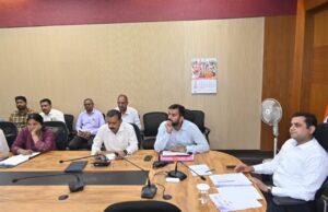 कलेक्टर श्री सिंह ने की नजूल पट्टा नवीनीकरण और राजस्व वसूली को लेकर बैठक