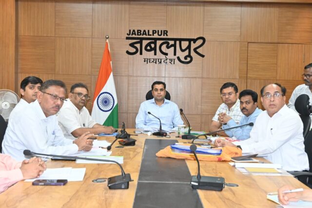 जिले की स्_थावर संपत्ति के पुनरीक्ष_ित बाजार मूल्_य के संबंध में बैठक स