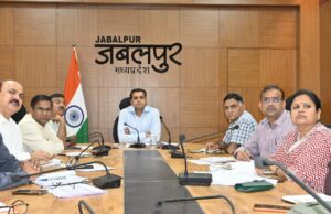 जिले में पेट्रोल, डीजल और घरेलू गैस का पर्याप्त स्टॉक मौजूद है-कलेक्टर श्री सिंह घरेलू गैस उपभोक्ताओं के हितों को प्राथमिकता