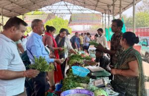 जैविक उत्पादों में लोगों का बढ़ा भरोसा. साप्ताहिक जैविक हाट में खरीदारों की उमड़ी भीड़.