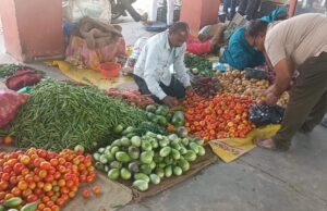 जैविक हाट में लोगों ने की पसंद के उत्पादों की खरीदारी.