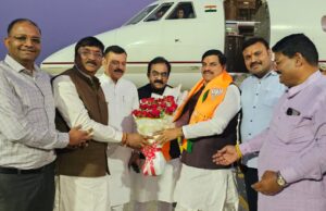 मुख्यमंत्री डॉ यादव का डुमना विमानतल पर आत्मीय स्वागत