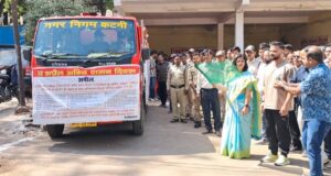 अग्निशमन सेवा दिवस पर फायर ब्रिगेड कार्यालय में श्रद्धांजलि एवं जागरूकता रैली का हुआ आयोजन निगमायुक्त, पार्षदों एवं अधिकारियों ने दी शहीद फायरकर्मियों को श्रद्धांजलि हरी झंडी दिखाकर जागरूकता वाहन को किया गया रवाना