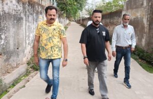 निगम अध्यक्ष मनीष पाठक नें क्षेत्रीय पार्षद अवकाश जायसवाल की शिकायत पर त्वरित संज्ञान लेते हुए महारानी लक्ष्मी बाई वार्ड में बनाई गई सडक का किया निरीक्षण